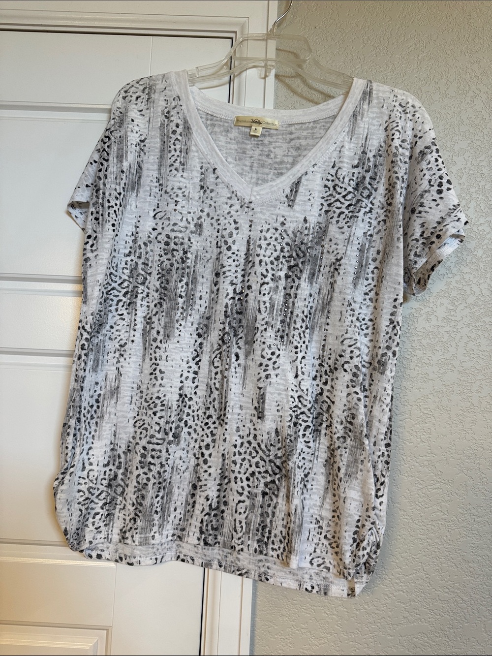 Lightweight White & Gray Animal Print V-Neck Women's Top